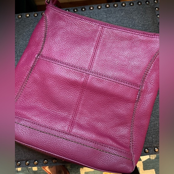 The Sak raspberry colored leather purse - Picture 3 of 7